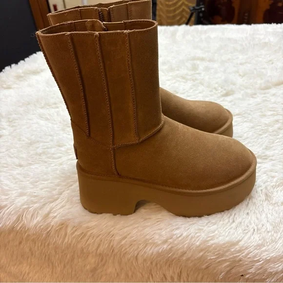 UGG , chestnut suede Heeled Boots, BRAND NEW !! no box, size 8. (8.5 runs big ) - Picture 3 of 12